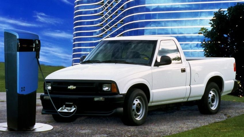 A entrada de carregamento ficava atrás da placa dianteira / Divulgação/Chevrolet