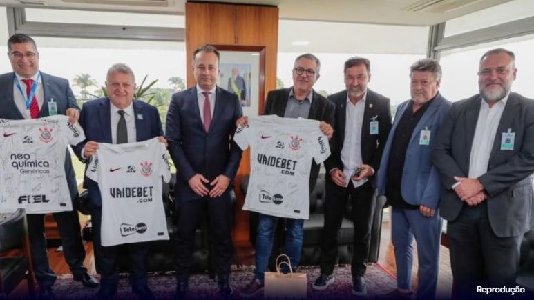Corinthians e Caixa negociam pela quitação da Arena alvinegra