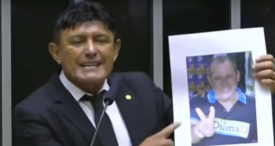 Deputado federal Éder Mauro (PL-PA) discursa no plenário da Câmara