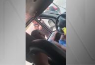 Vídeo: Motorista de van lotada foge de blitz, gera pânico e acaba preso no Rio