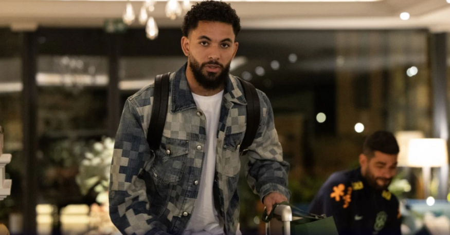 Douglas Luiz se apresenta à Seleção Brasileira em hotel de Londres