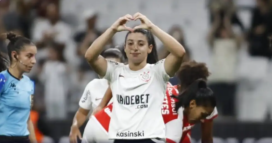 Duda Sampaio marcou pelo Corinthians no primeiro tempo