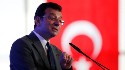 O prefeito de Istanbul, Ekrem İmamoğlu, fala durante coletiva de imprensa na capital turca em 22 de junho de 2023