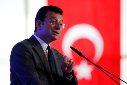 O prefeito de Istanbul, Ekrem İmamoğlu, fala durante coletiva de imprensa na capital turca em 22 de junho de 2023