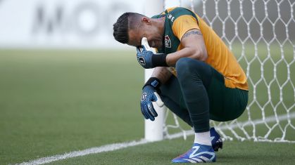 Goleiro Fábio em ação pelo Fluminense no Campeonato Brasileiro de 2023
