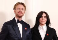 Oscar: Artistas como Billie Eillish usam broche pedindo cessar-fogo em Gaza