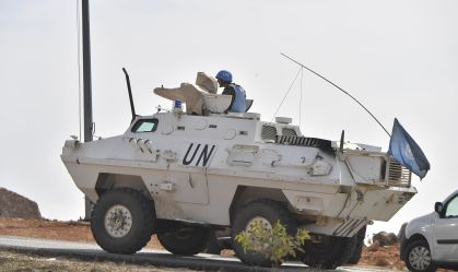Forças Interinas de Manutenção da Paz das Nações Unidas (UNIFIL) patrulham a linha de fronteira entre o Líbano e Israel, na cidade libanesa de Dhayra, em 11 de outubro de 2023