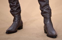 Detalhes da roupa de Timothée Chalamet no photocall de Londres para Duna 2, na Inglaterra em 14 de fevereiro de 2024