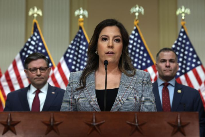 Deputada republicana de Nova York, Elise Stefanik, fala no Capitólio, em 6 de março de 2024. / Alex Wong/Getty Images