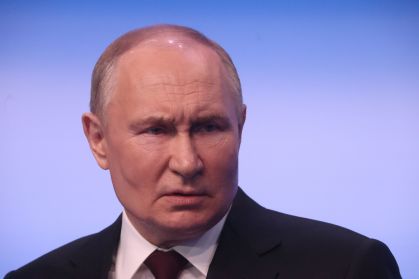O presidente russo, Vladimir Putin, fala durante sua coletiva de imprensa na sede de sua campanha, no início de março de 18 de março de 2024, em Moscou, Rússia, logo após reivindicar vitória nas eleições que o garantiram um quinto mandato para ficar no poder.