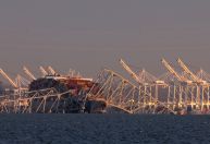 Entenda como mergulhadores buscam vítimas após navio derrubar ponte nos EUA