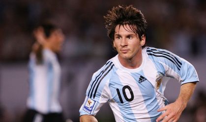 Há 15 anos, Messi usou camisa 10 da Argentina pela primeira vez