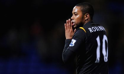 “Assassinos x estupradores”: Robinho treina time de detentos, diz autor
