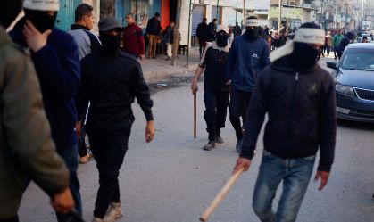 Sem polícia em Gaza, grupos de vigilantes vão às ruas