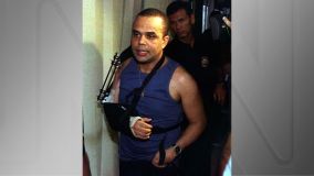 O traficante Luiz Fernando da Costa, o Fernandinho Beira-Mar, chega para depor na CPI (Comissão Parlamentar de Inquérito) do roubo de cargas no Congresso Nacional