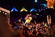 Fã que pulou a grade e subiu no palco com Jared Leto viajou só para ver o show