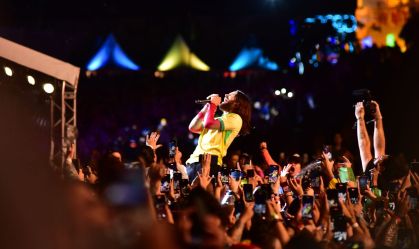 Fã que pulou a grade e subiu no palco com Jared Leto viajou só para ver o show