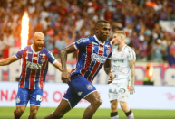 Bahia vira sobre o Vitória, vence clássico e se classifica no Nordestão