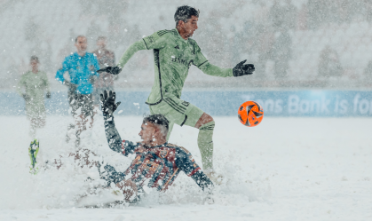 "Desgraça": debaixo de neve, técnico reclama de jogo da MLS; veja imagens