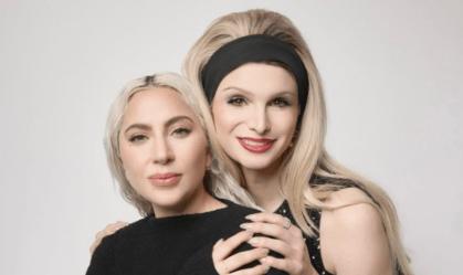 Lady Gaga e Dylan Mulvaney em foto publicada nas redes sociais no Dia Internacional da Mulher