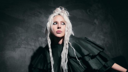 Lady Gaga em editorial da Haus Labs com Comme des Garçons