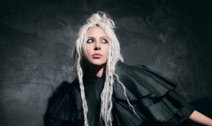 Lady Gaga em editorial da Haus Labs com Comme des Garçons
