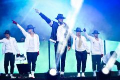 Livinho homenageou Michael Jackson em seu show no último dia de Lollapalooza