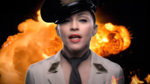 Madonna no videoclipe de &quot;American Life&quot;