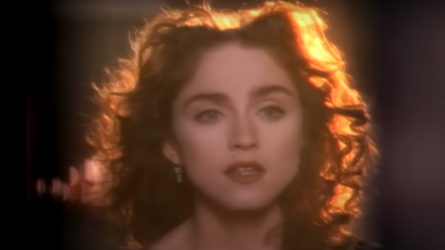 Madonna no videoclipe de &quot;Like a Prayer&quot;