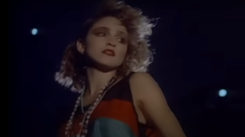 Madonna no videoclipe de &quot;Like a Virgin&quot;