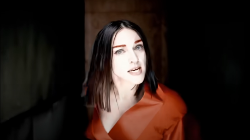 Madonna no videoclipe de &quot;Nothing Really Matters&quot;