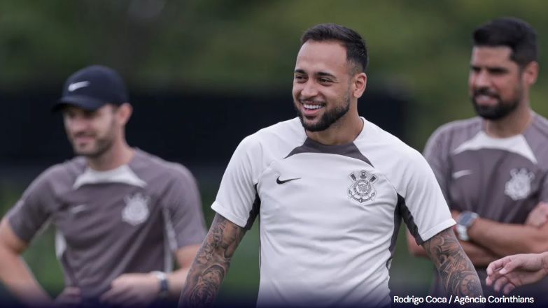 Maycon fica no Corinthians, segundo técnico António Oliveira