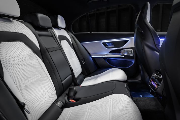 Interior segue o padrão dos Classe E padrão/ Divulgação/Mercedes-Benz