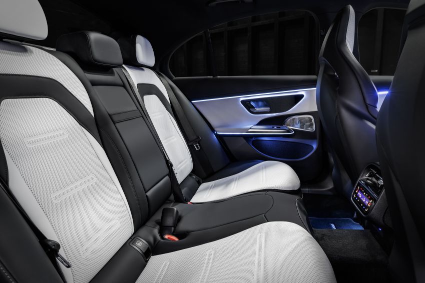 Interior segue o padrão dos Classe E padrão/ Divulgação/Mercedes-Benz