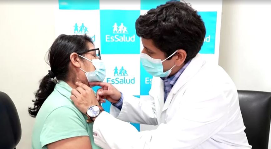 Mulher quase morre após engolir prego que estava em carne moída no Peru / Cortesia EsSalud