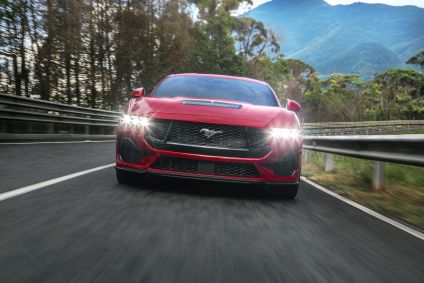 Ford Mustang 2024 une visual dos anos 1980 com tecnoligia do século 21