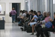 Governo Milei questiona vacina contra dengue em meio a surto histórico da doença
