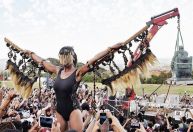 Conheça artista que ajudou a derrubar estátua de colonizador na África do Sul
