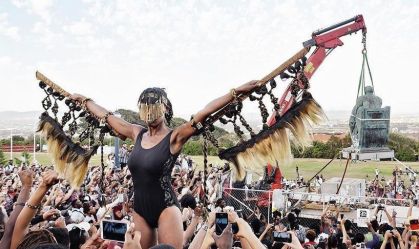 Foto de Sethembile Msezane virou símbolo de um movimento de protesto