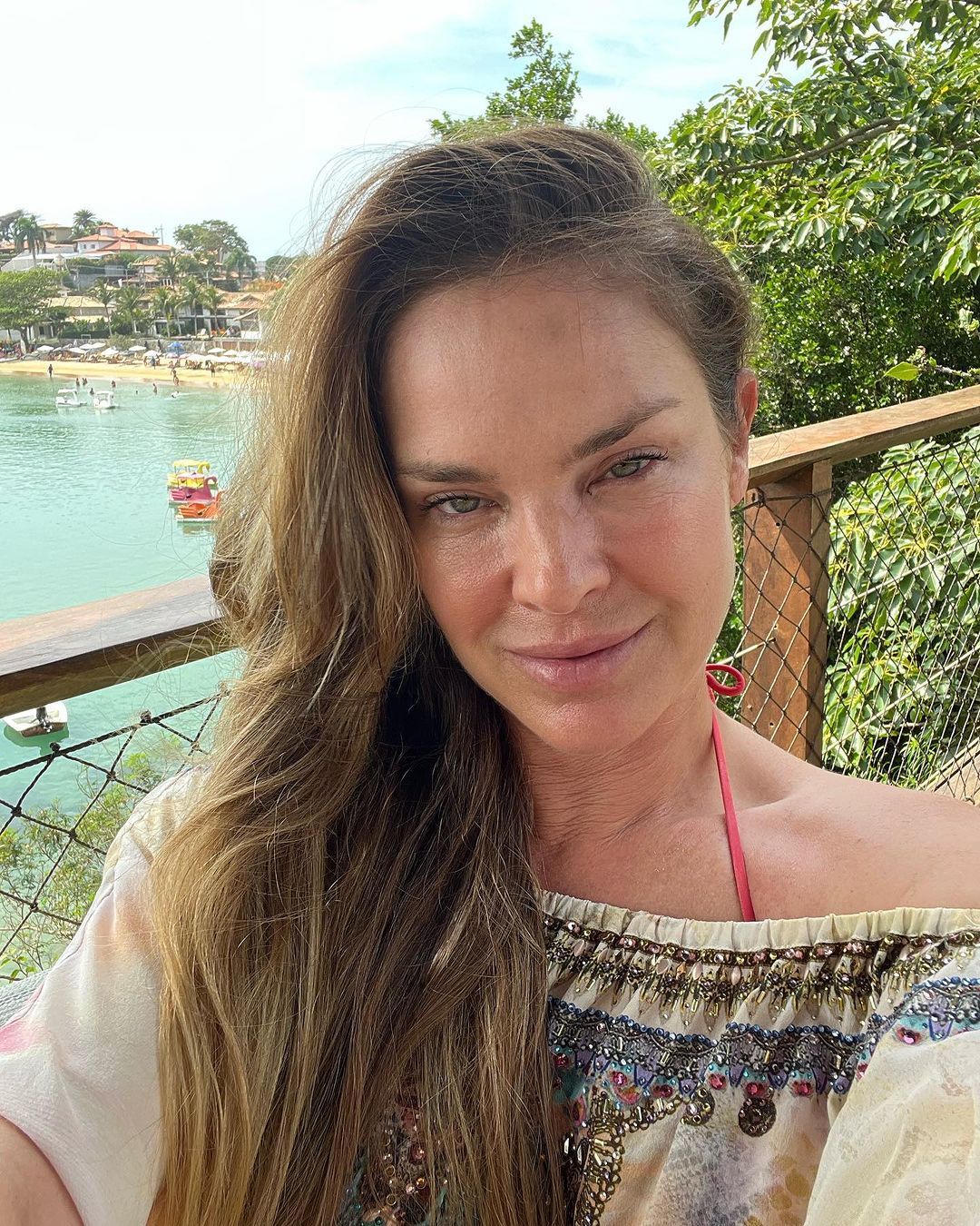 Atriz Leticia Birkheuer publica vídeo nas redes dizendo que foi agredida por ex-marido