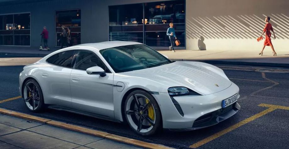 Porsche Taycan Turbo S tem até 761 cv, nas ruas ou nas pistas / Divulgação / Porsche