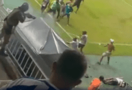 Vídeo: Torcedor fica desacordado durante briga em jogo do Campenato Catarinense