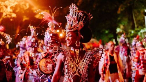 Unidos do Viradouro desfilou em Niterói um mês após vencer o Carnaval de 2024