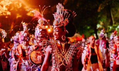 Erika Januza e Lore Improta brilham em desfile da Viradouro em Niterói