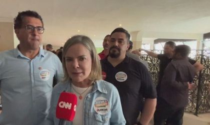 Gleisi diz à CNN que pedido de impeachment é "normal": "Fizemos o tempo todo contra Bolsonaro"