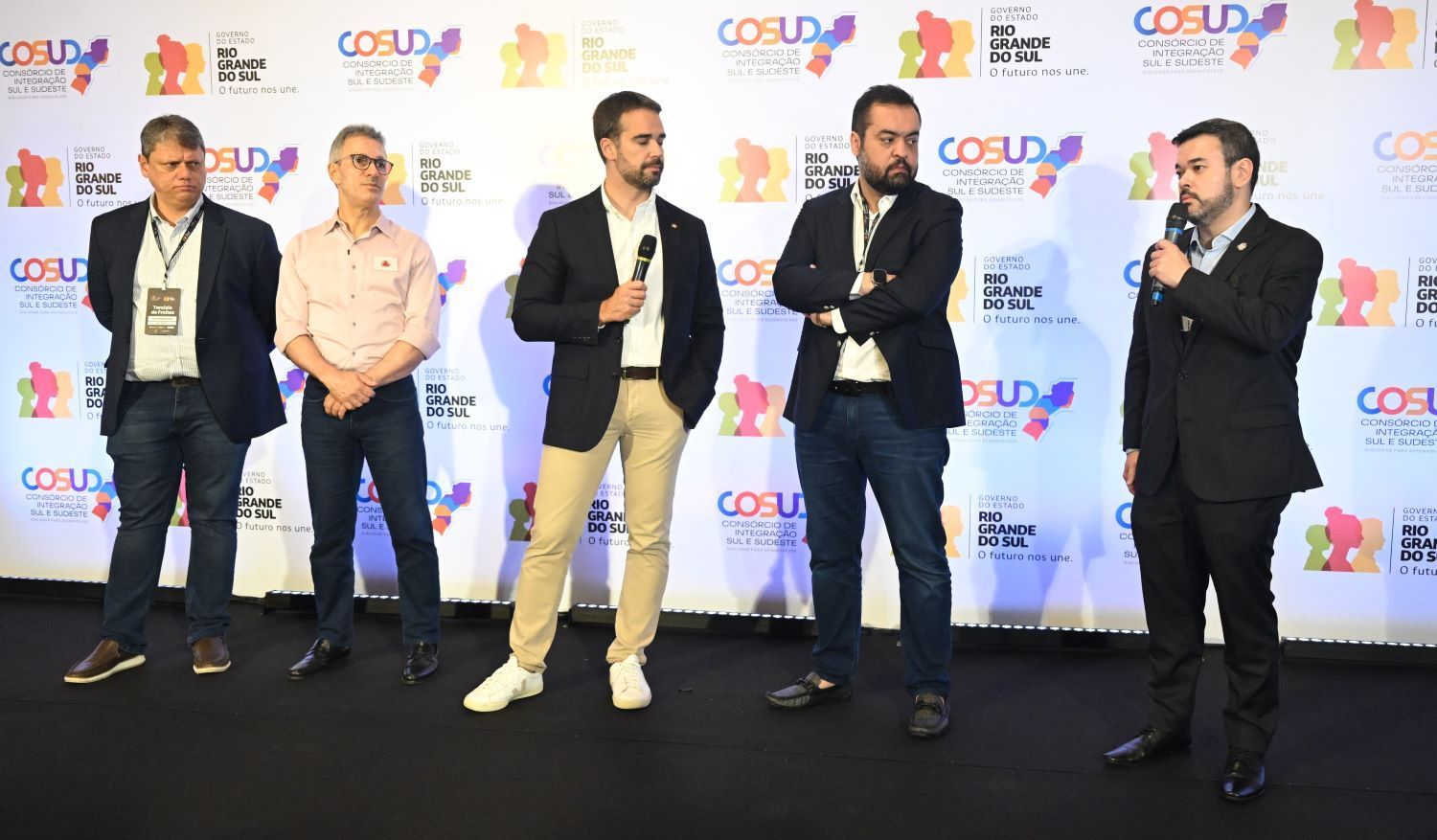 Governadores durante 10° Encontro do Consórcio de Integração Sul e Sudeste (Cosud)