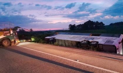 Duas mulheres morrem em acidente de ônibus de turismo no interior do Rio Grande do Sul