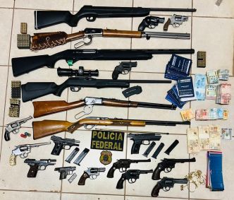 Armas e munições apreendidas durante operação da Polícia Federal no Mato Grosso do Sul