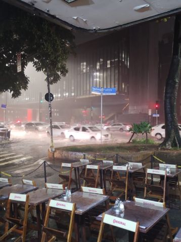 Chuva na região da Avenida Paulista / Carol Gregnanin/CNN