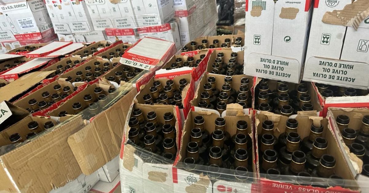 Polícia Civil fecha fábrica de azeite falsificado no RJ | CNN Brasil
